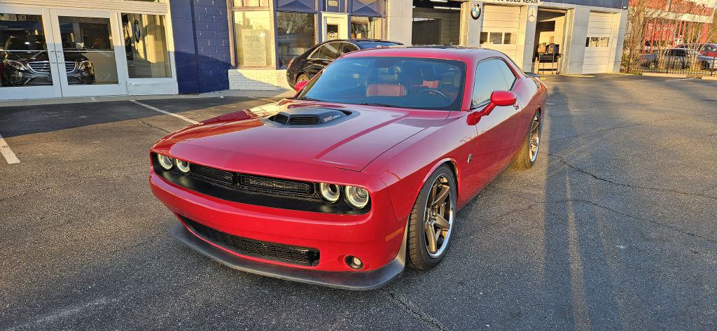 2016 Dodge Challenger Image 19