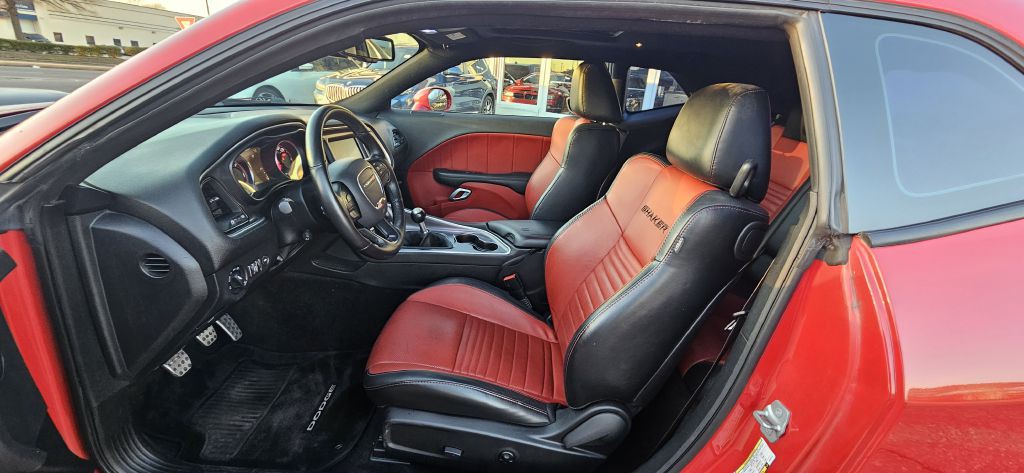 2016 Dodge Challenger Image 29