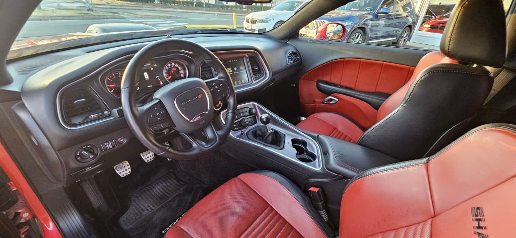 2016 Dodge Challenger Image 30