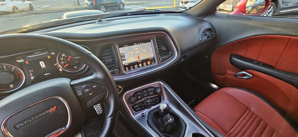 2016 Dodge Challenger Image 33