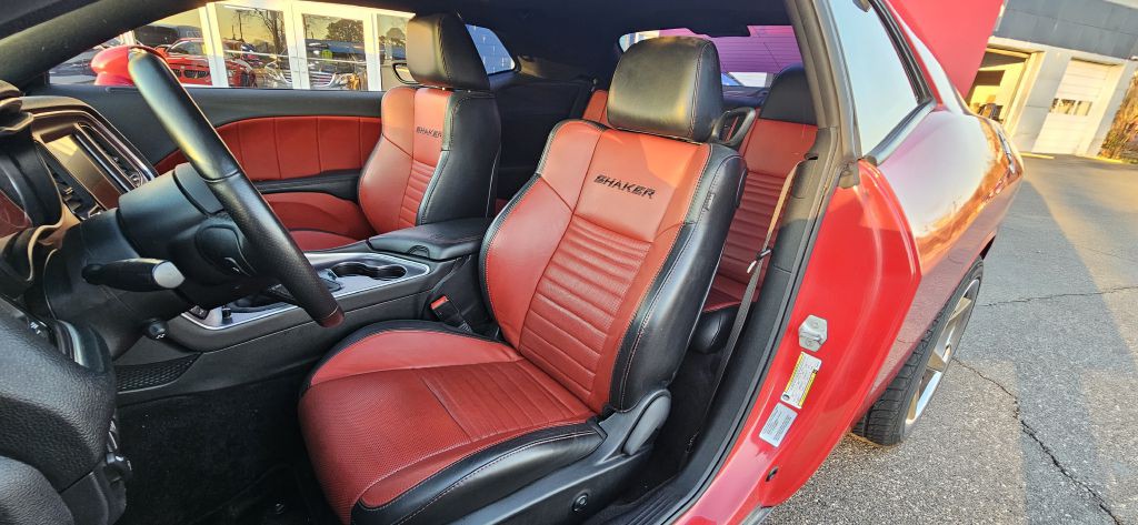 2016 Dodge Challenger Image 35