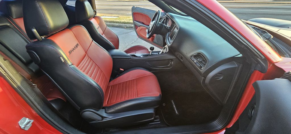 2016 Dodge Challenger Image 38