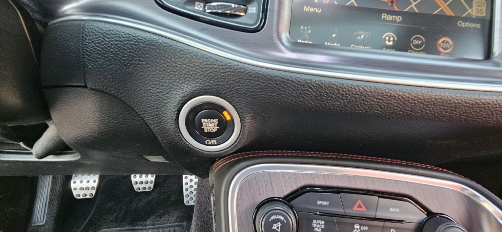 2016 Dodge Challenger Image 57