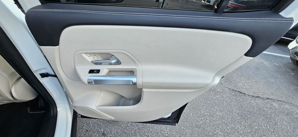 2021 Mercedes-Benz GLB Image 48