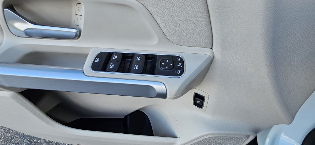 2021 Mercedes-Benz GLB Image 64