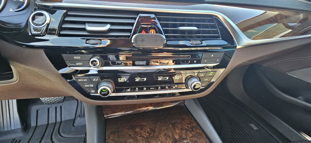 2019 BMW 5 Series Image 25