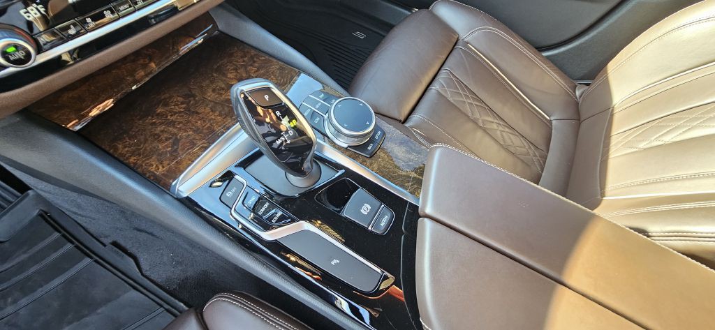 2019 BMW 5 Series Image 26