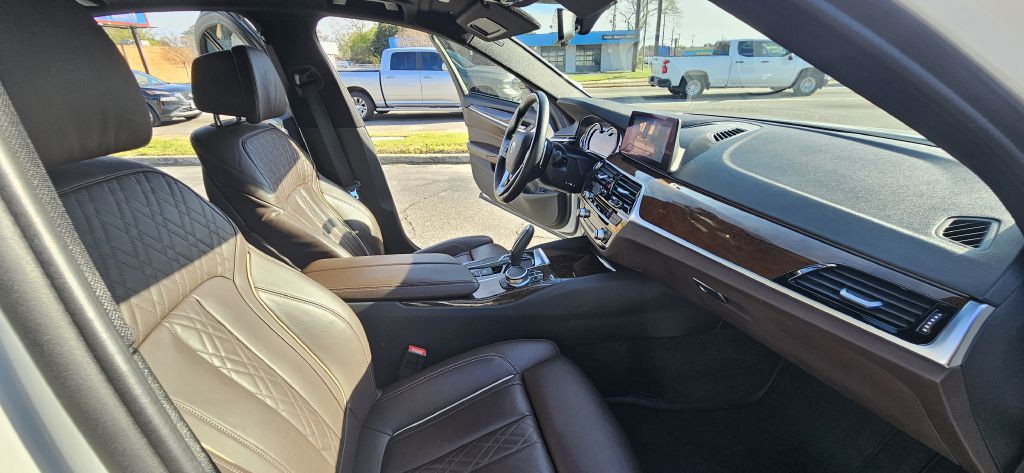 2019 BMW 5 Series Image 30