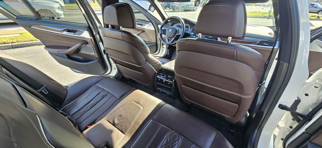 2019 BMW 5 Series Image 35