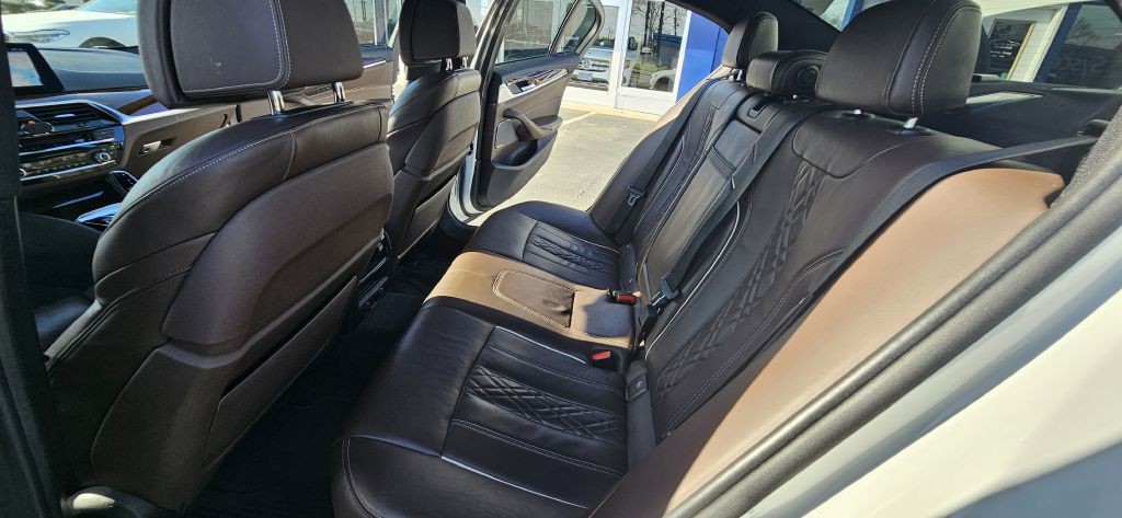 2019 BMW 5 Series Image 36