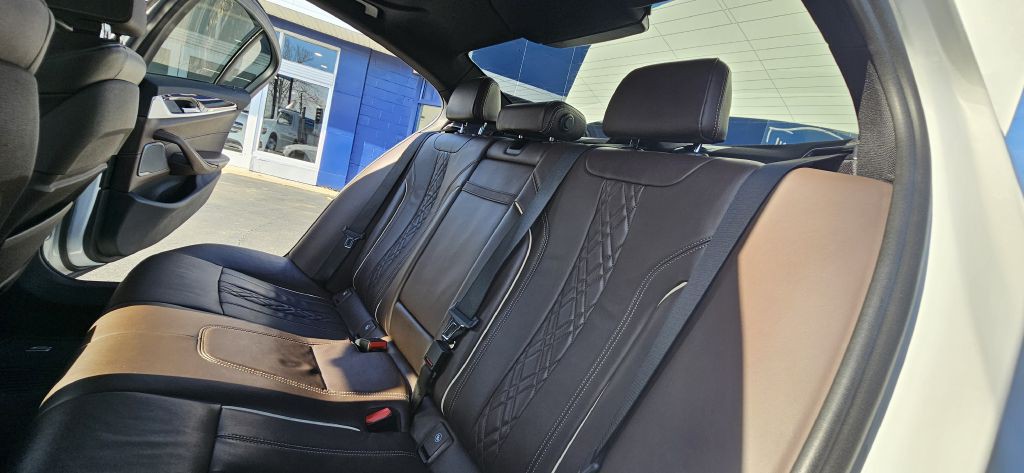 2019 BMW 5 Series Image 37