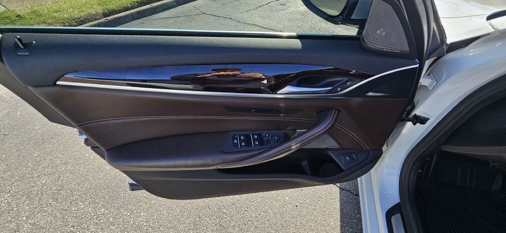 2019 BMW 5 Series Image 40