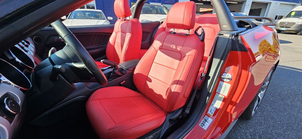 2017 Ford Mustang Image 27