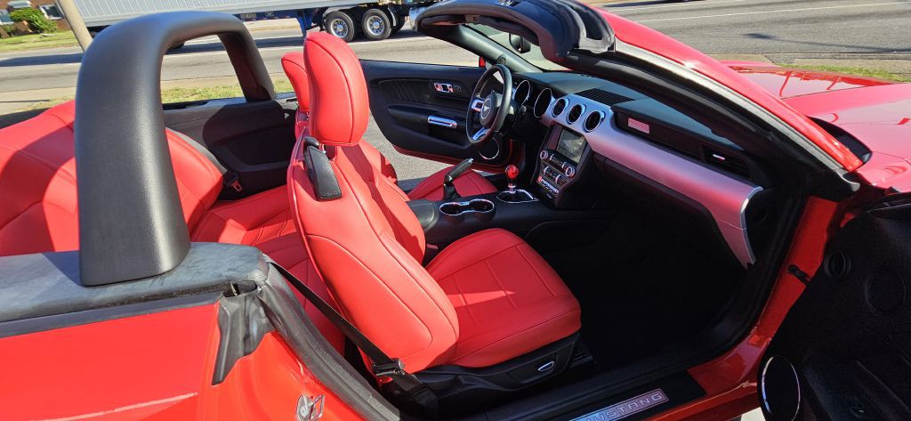 2017 Ford Mustang Image 29