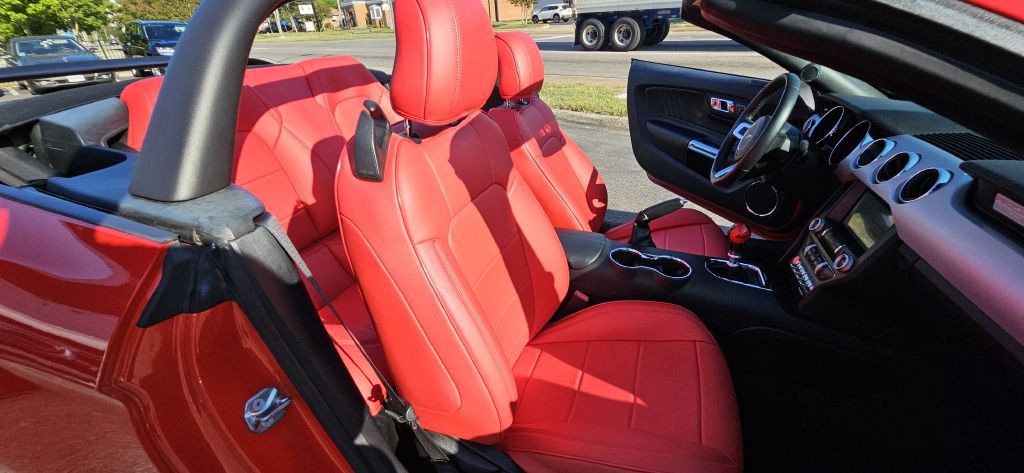2017 Ford Mustang Image 32