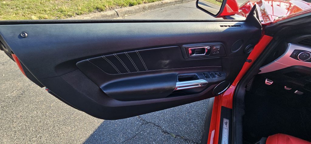 2017 Ford Mustang Image 39