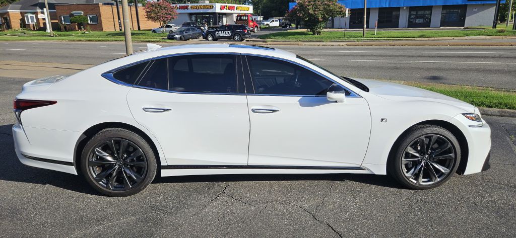 2018 Lexus LS Image 11