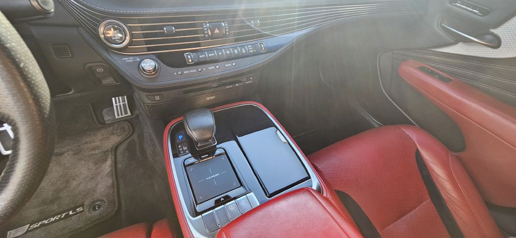 2018 Lexus LS Image 25