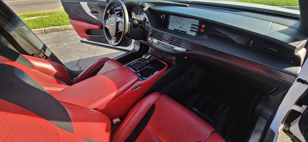 2018 Lexus LS Image 32