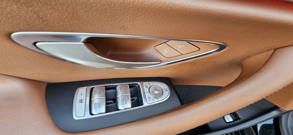 2018 Mercedes-Benz E-Class Image 43