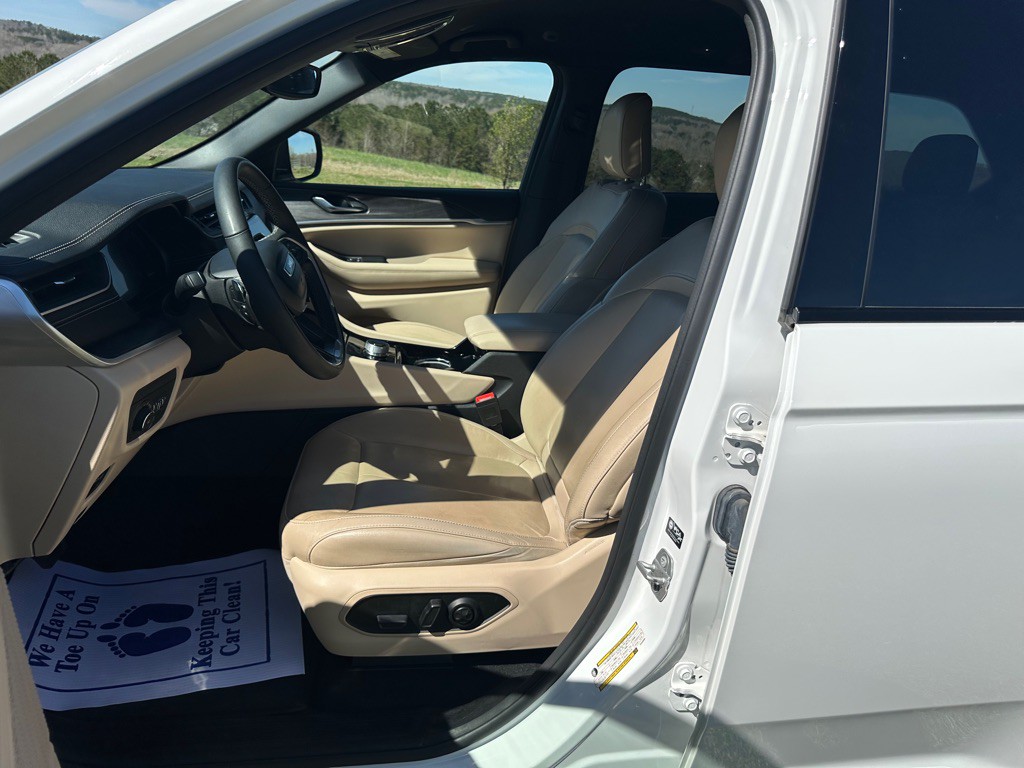 2023 Jeep Grand Cherokee Image 12