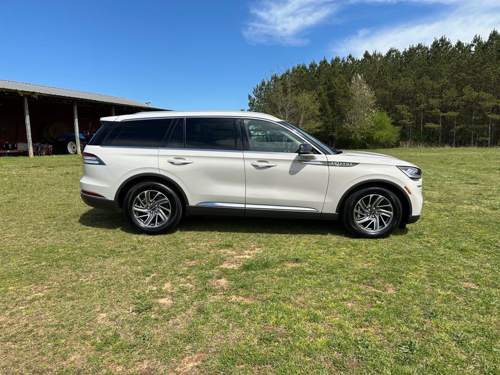 2021 Lincoln Aviator Image 9
