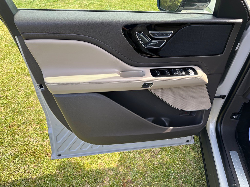 2021 Lincoln Aviator Image 11