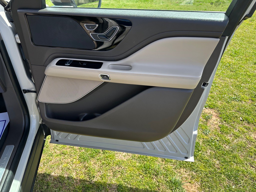 2021 Lincoln Aviator Image 16