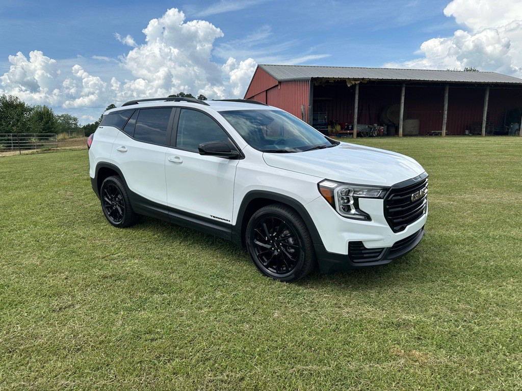 2024 GMC Terrain Image 2