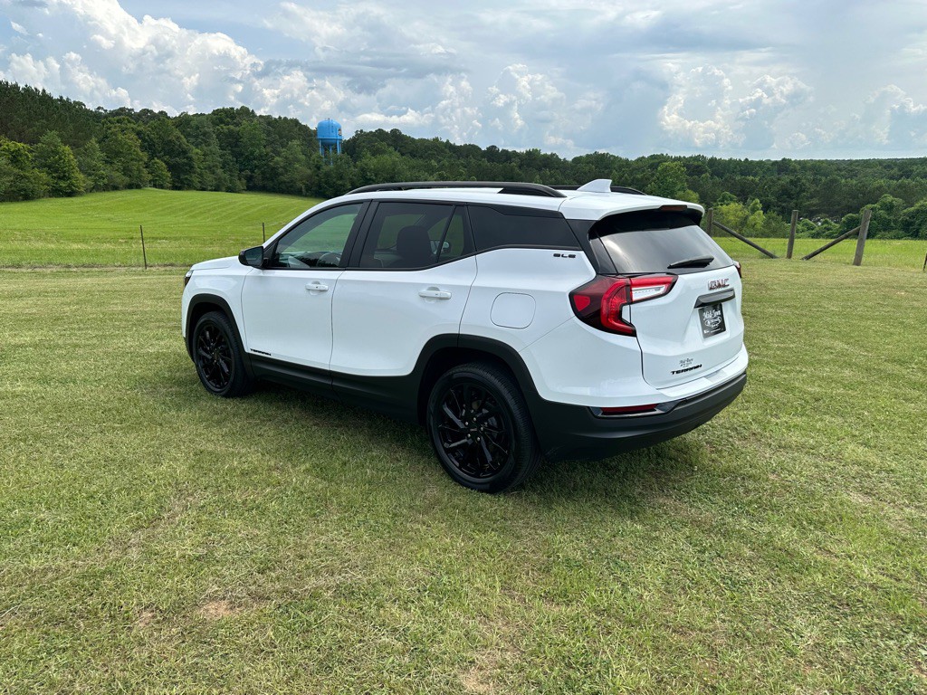 2024 GMC Terrain Image 3