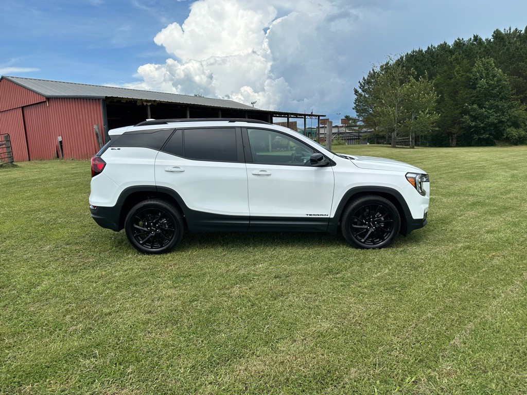 2024 GMC Terrain Image 9