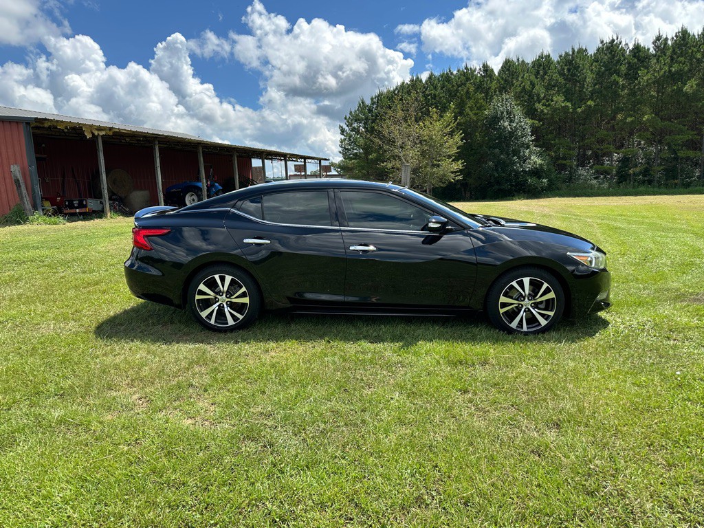 2017 Nissan Maxima Image 9