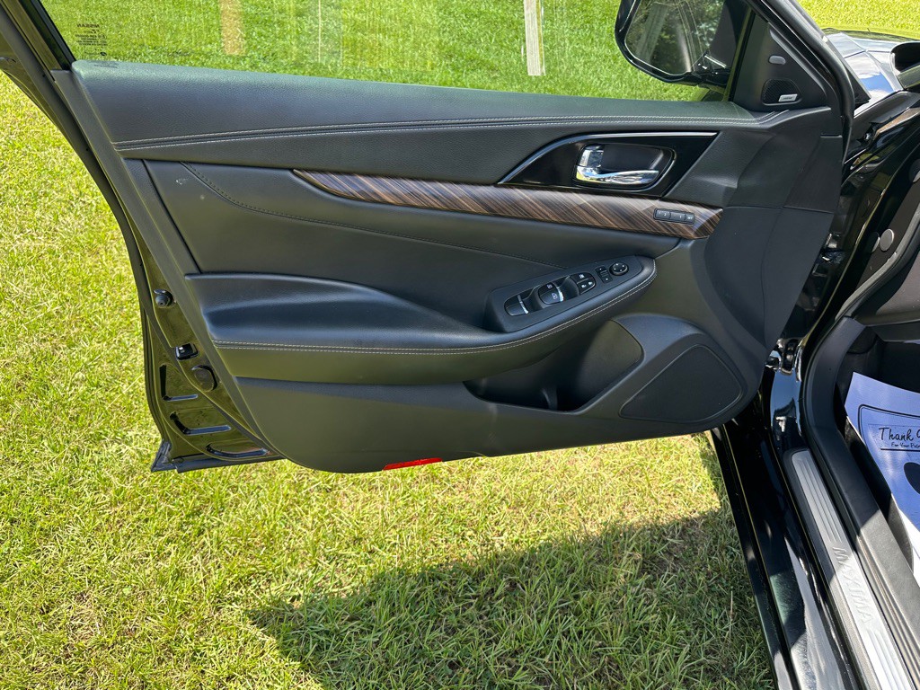 2017 Nissan Maxima Image 11