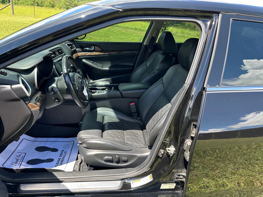 2017 Nissan Maxima Image 12