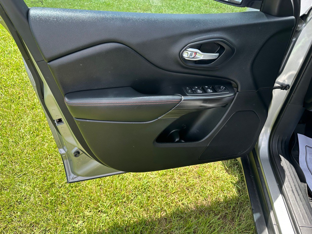 2015 Jeep Cherokee Image 11
