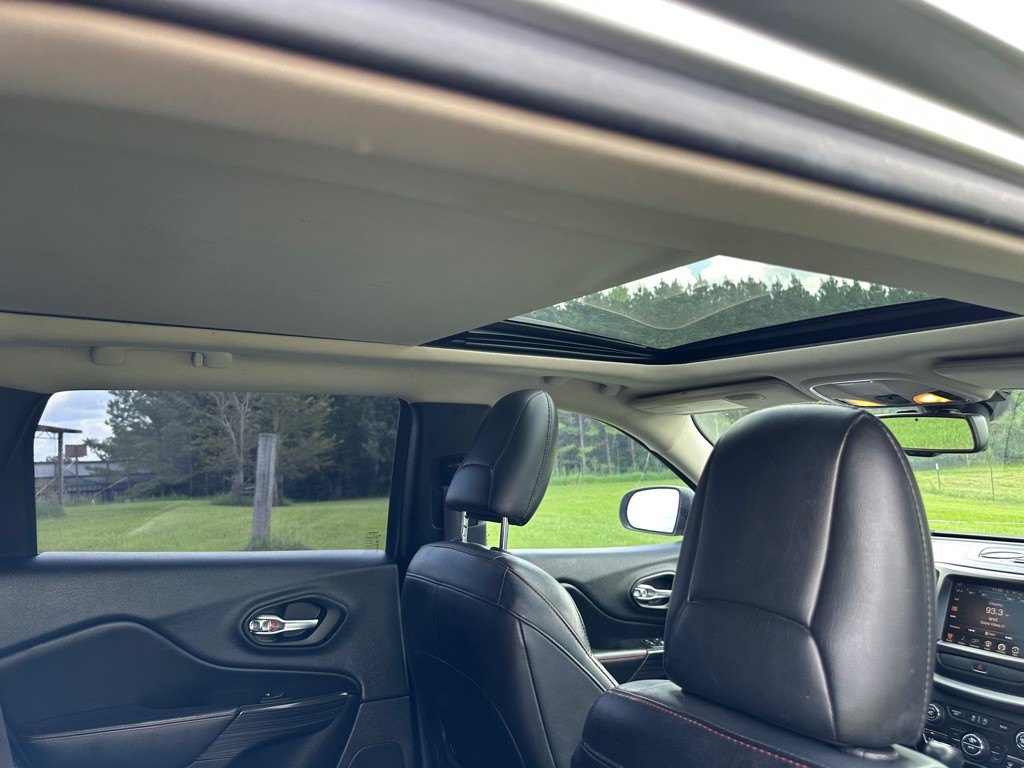 2015 Jeep Cherokee Image 16