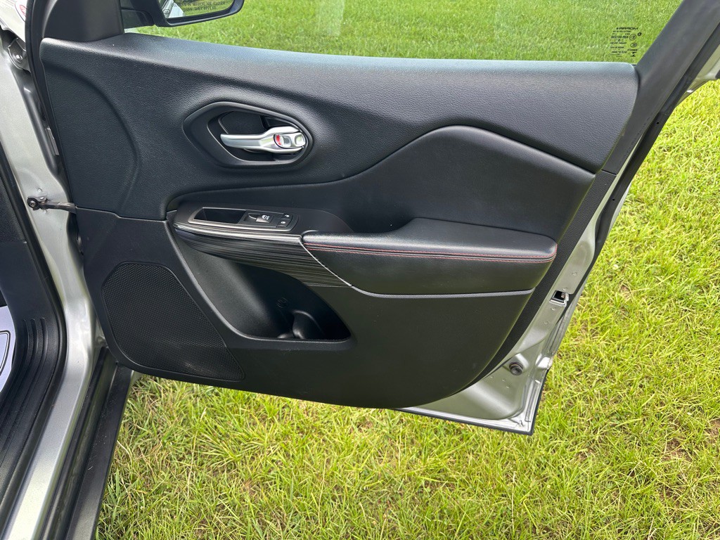 2015 Jeep Cherokee Image 17
