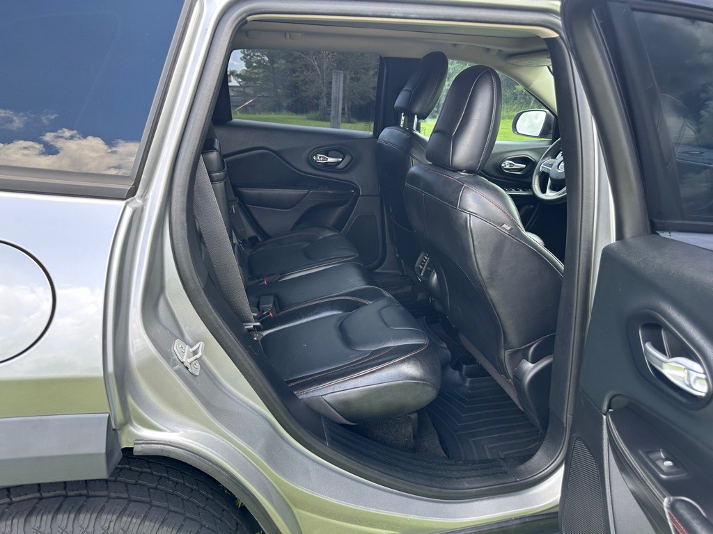 2015 Jeep Cherokee Image 19