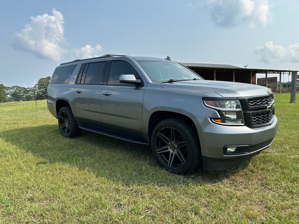 2020 Chevrolet Suburban Image 2