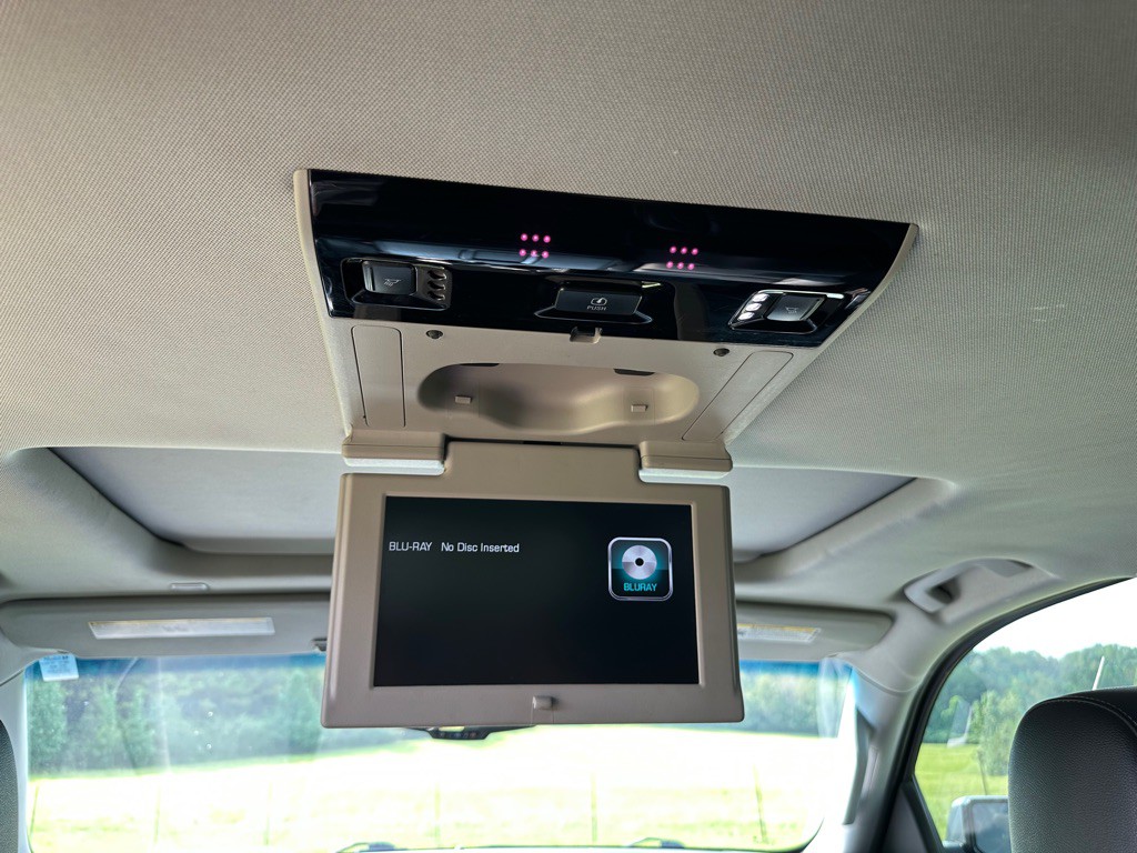 2020 Chevrolet Suburban Image 18