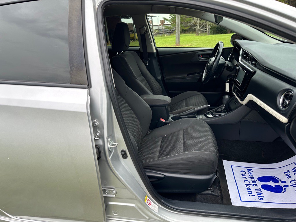 2018 Toyota Corolla Image 16