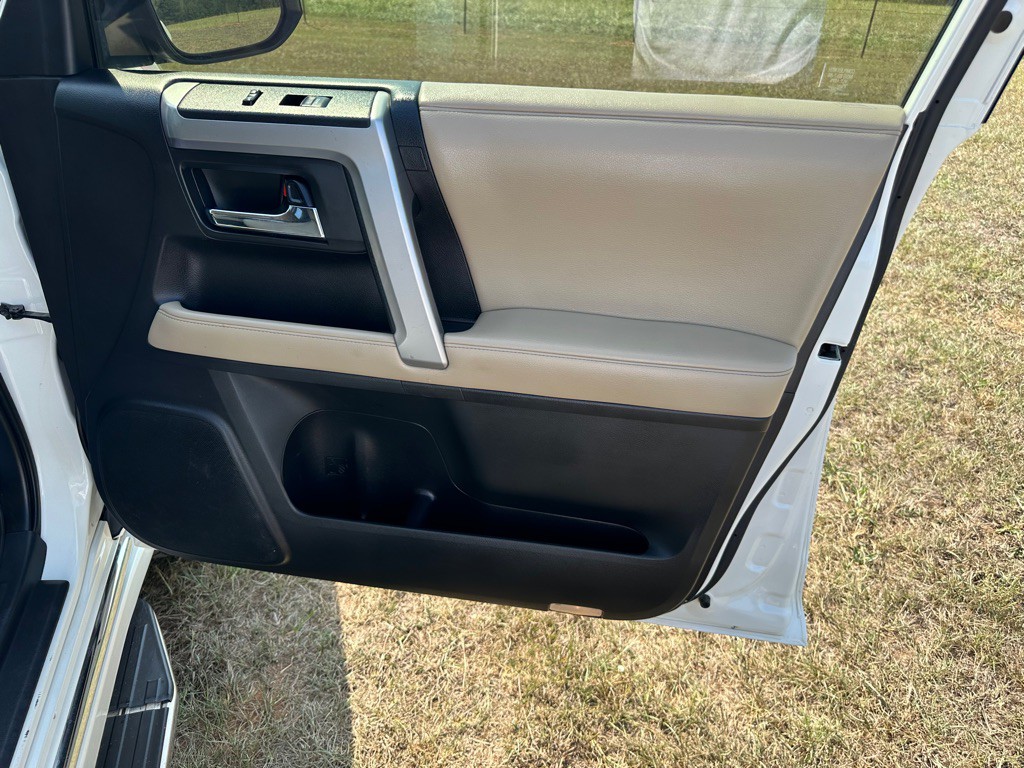 2019 Toyota 4Runner Image 18