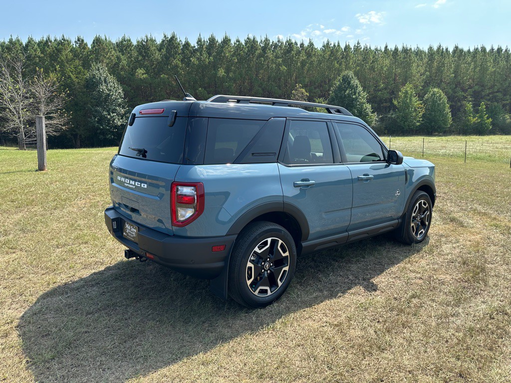 2022 Ford Bronco Image 4