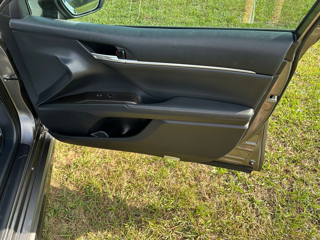 2021 Toyota Camry Image 17