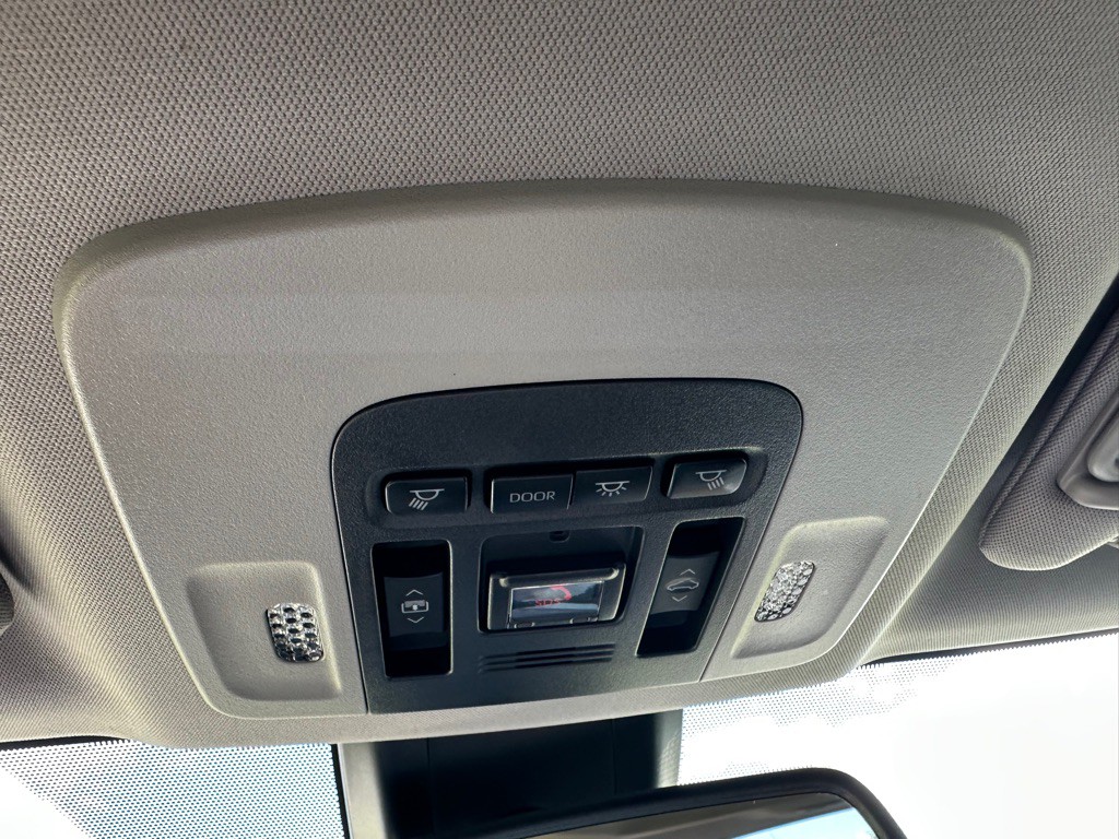 2021 Toyota Camry Image 24