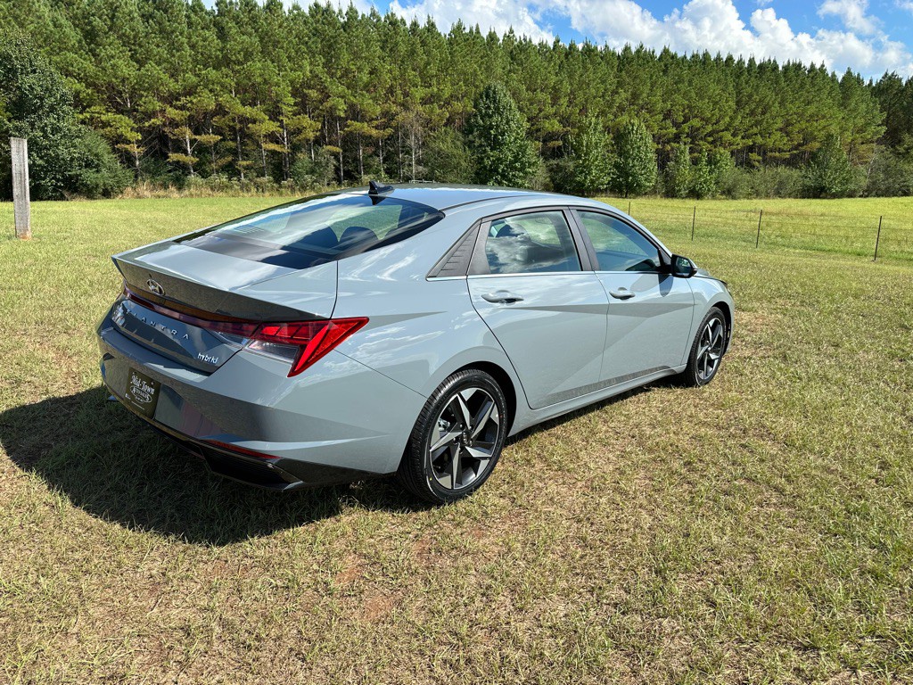 2023 Hyundai Elantra Image 4