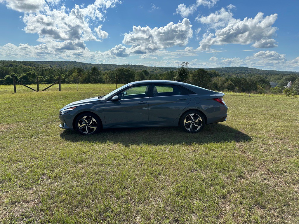 2023 Hyundai Elantra Image 7