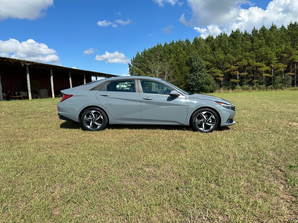 2023 Hyundai Elantra Image 9