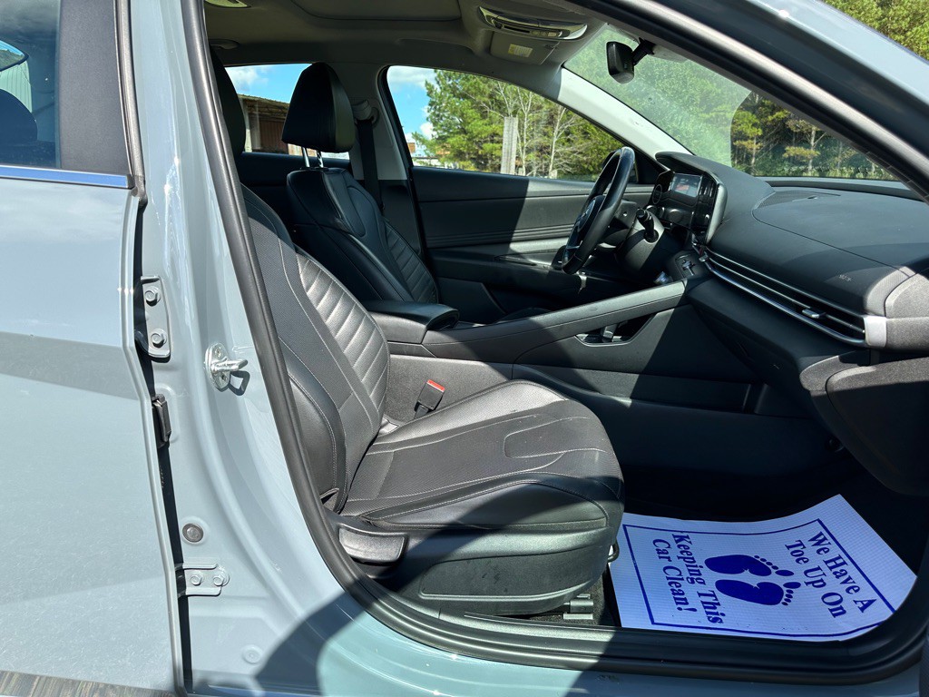 2023 Hyundai Elantra Image 18