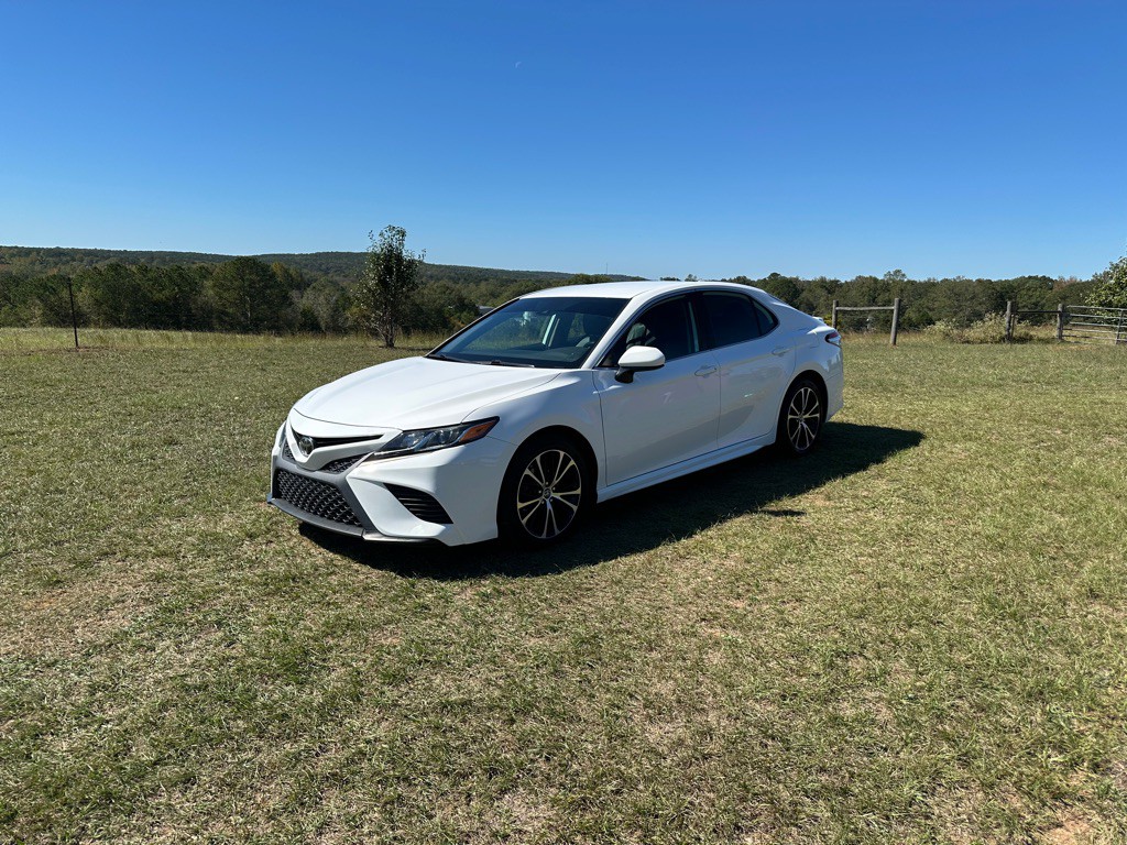 2019 Toyota Camry Image 1